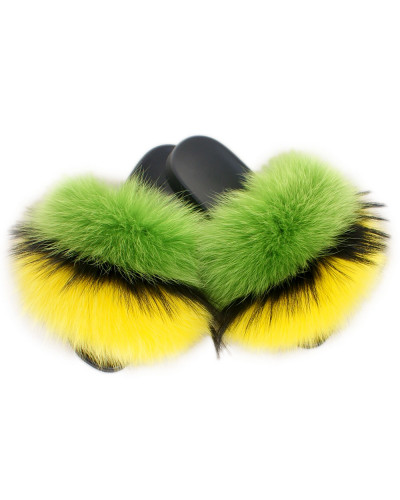 Damskie klapki z zielonym, czarnym i żółtym futrem